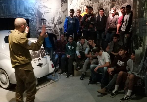 טיול בעקבות המחתרות כיתה י”א