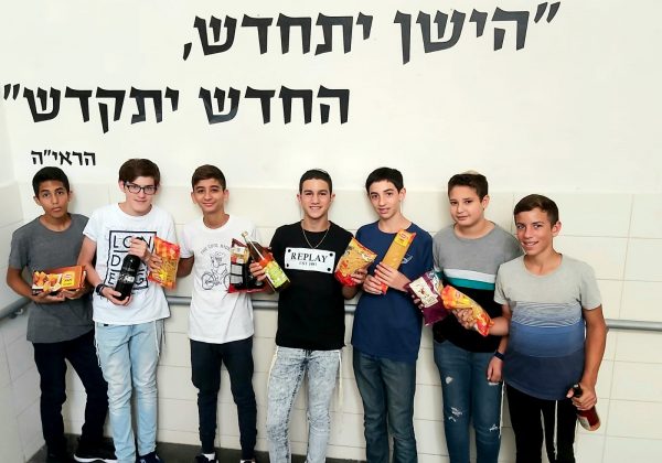 “אִישׁ אֶת רֵעֵהוּ יַעְזֹרוּ וּלְאָחִיו יֹאמַר חֲזָק”